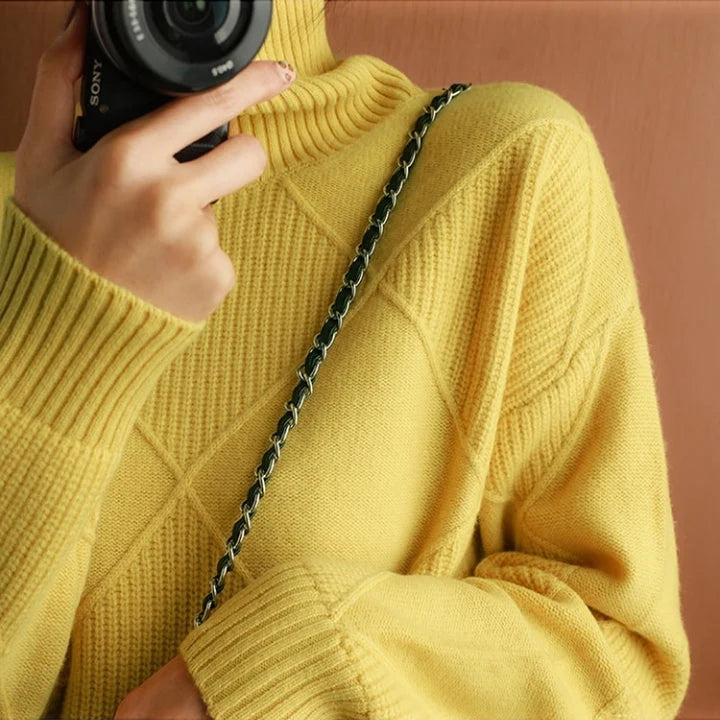 Damski sweter oversize z golfem, ciepła dzianina – ujęcie 3