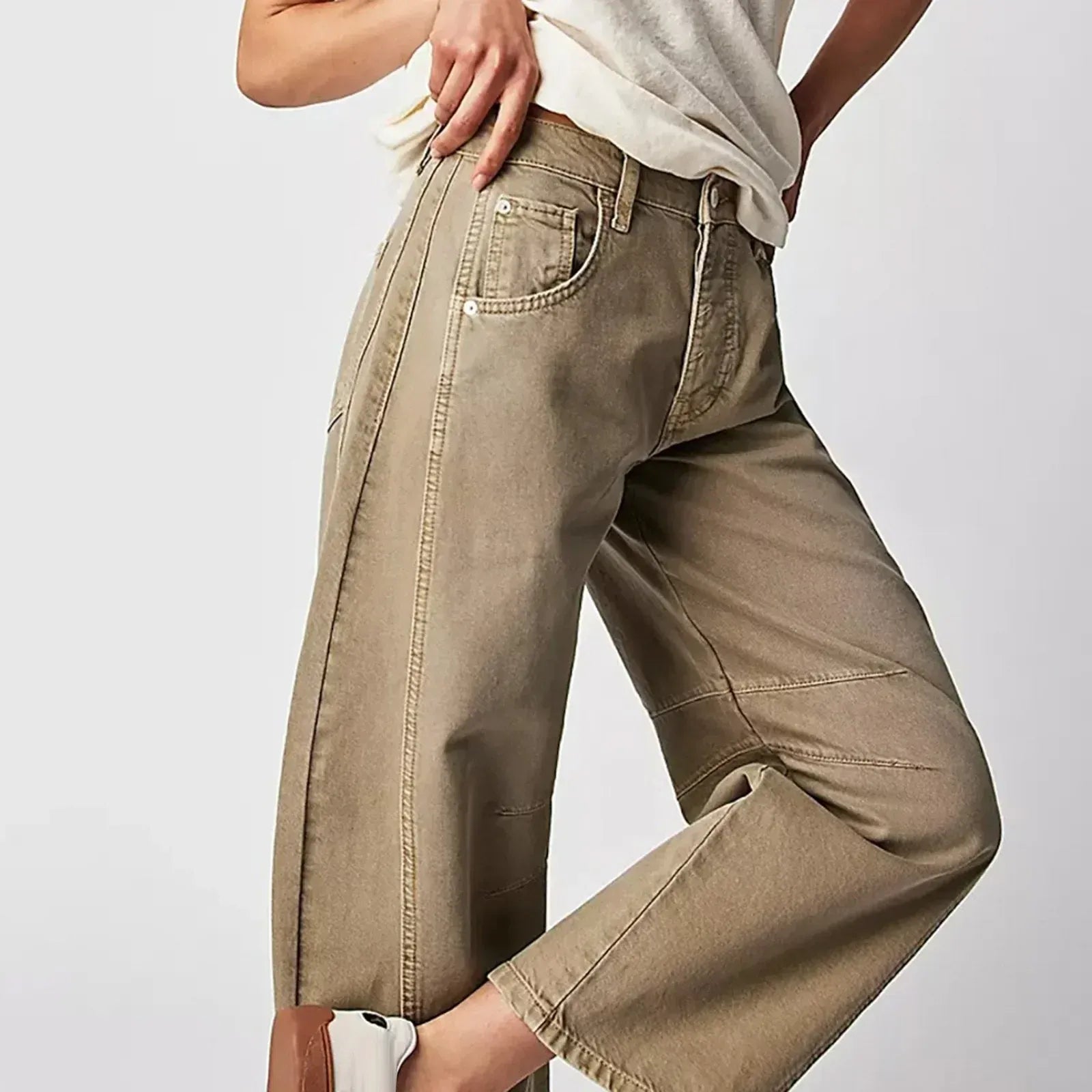 Damskie jeansy barrel – detal denimu