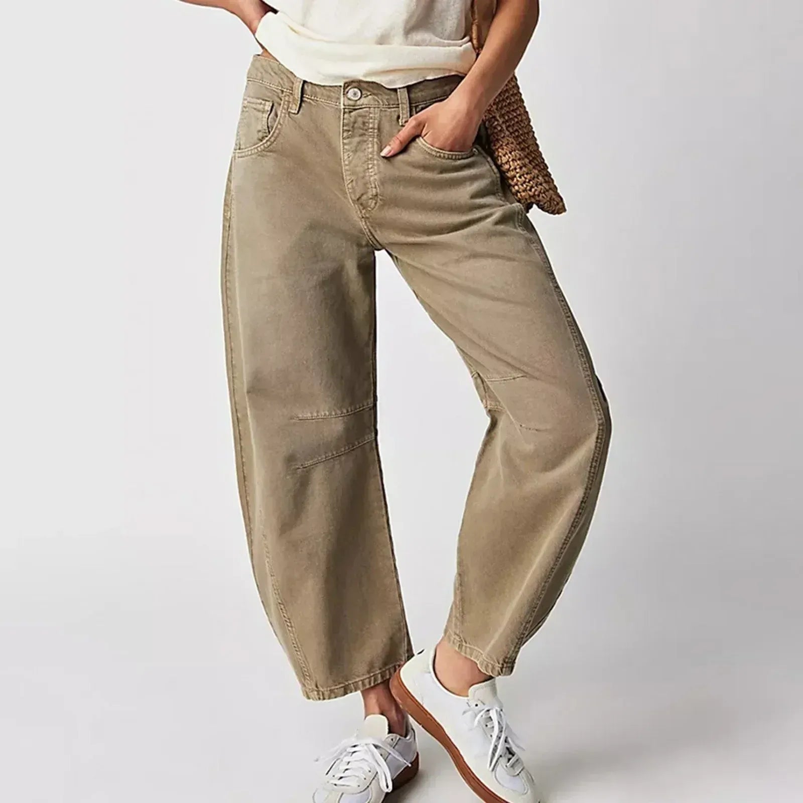 Damskie jeansy barrel – stylizacja