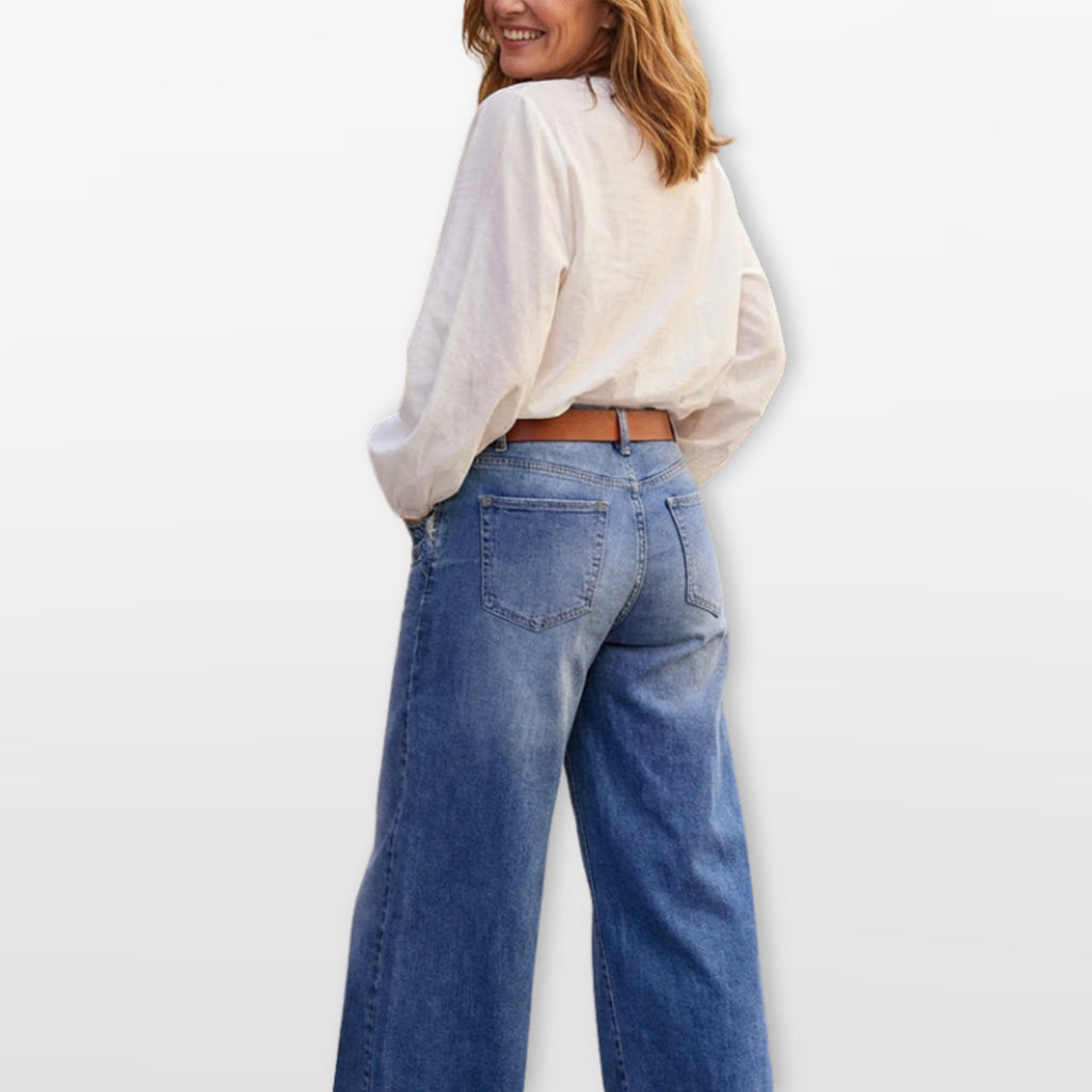 Niebieskie szerokie jeansy damskie stylizacja