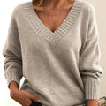 Kaszmirowy sweter damski — stylizacja