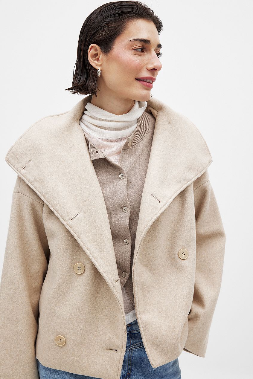 Krótka kurtka damska na napy - stylizacja na modelce
