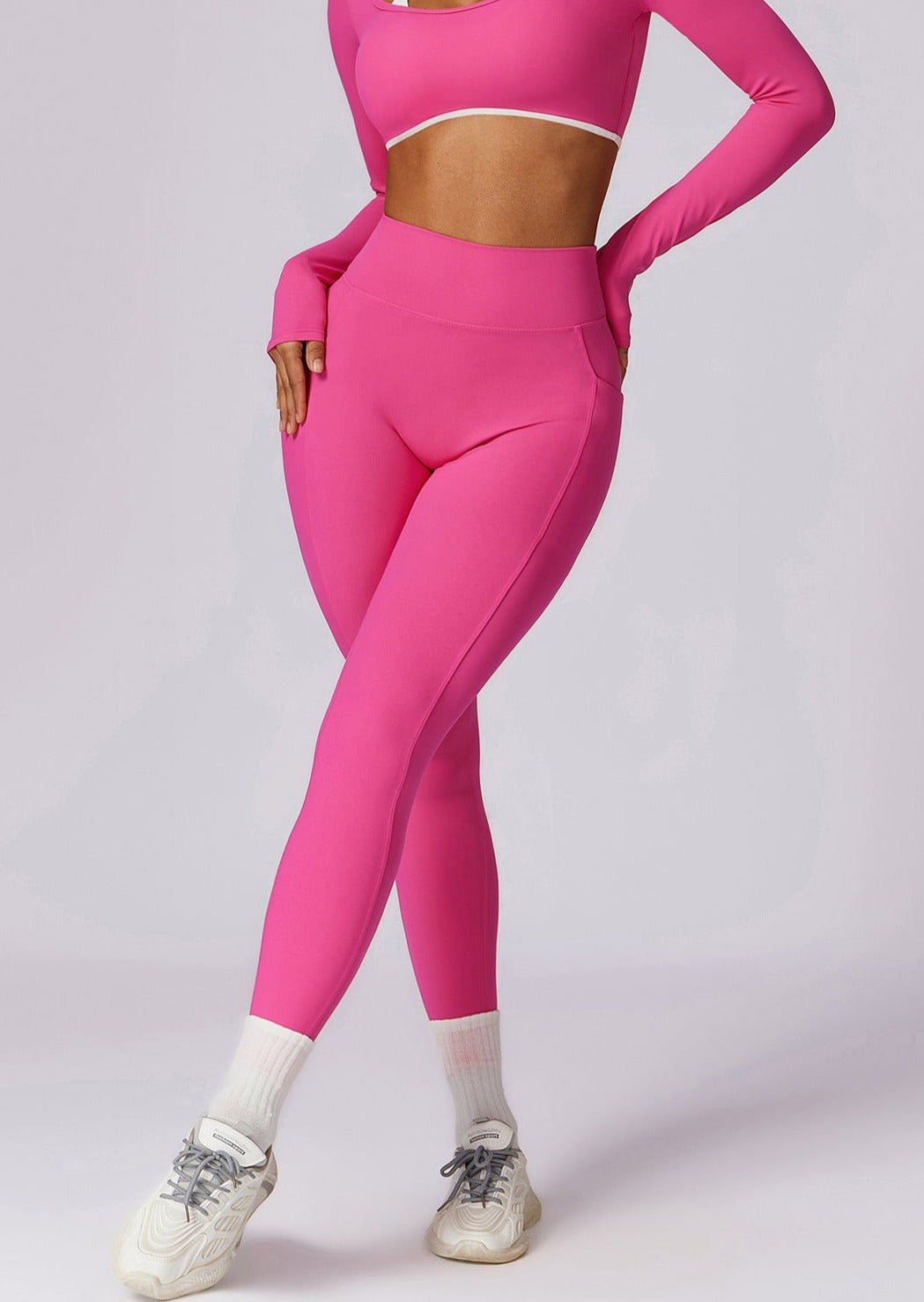 Legginsy damskie z kieszeniami różowe przód detal