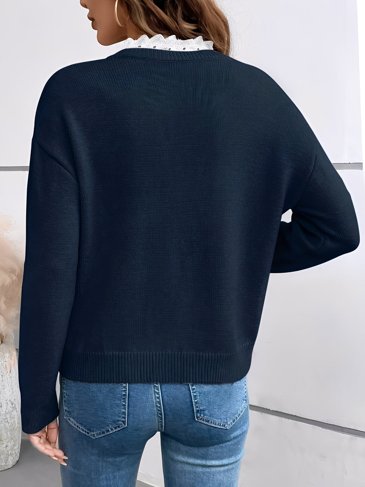 Sweter damski z koronką niebieski