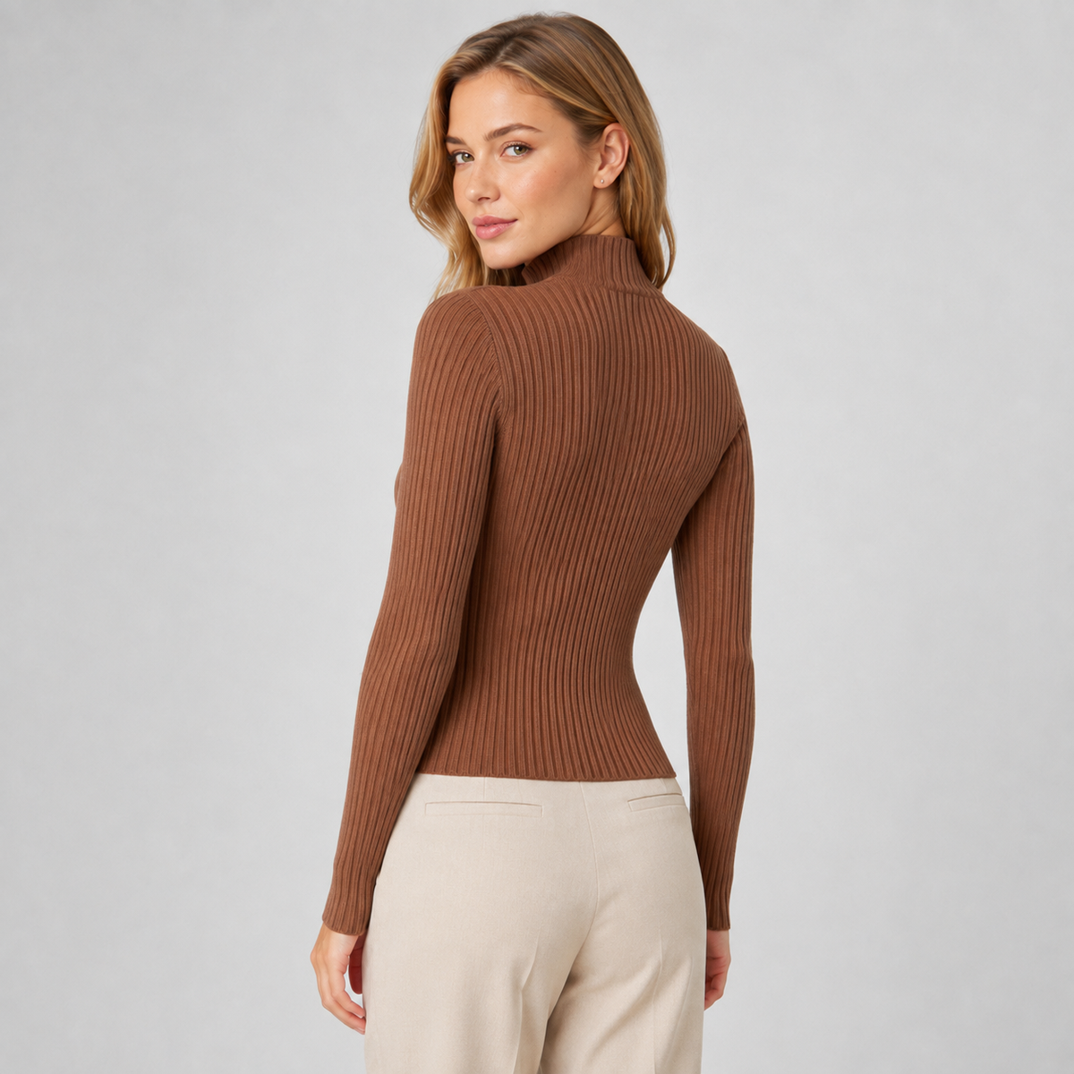 Sweter damski ze stójką dopasowany slim