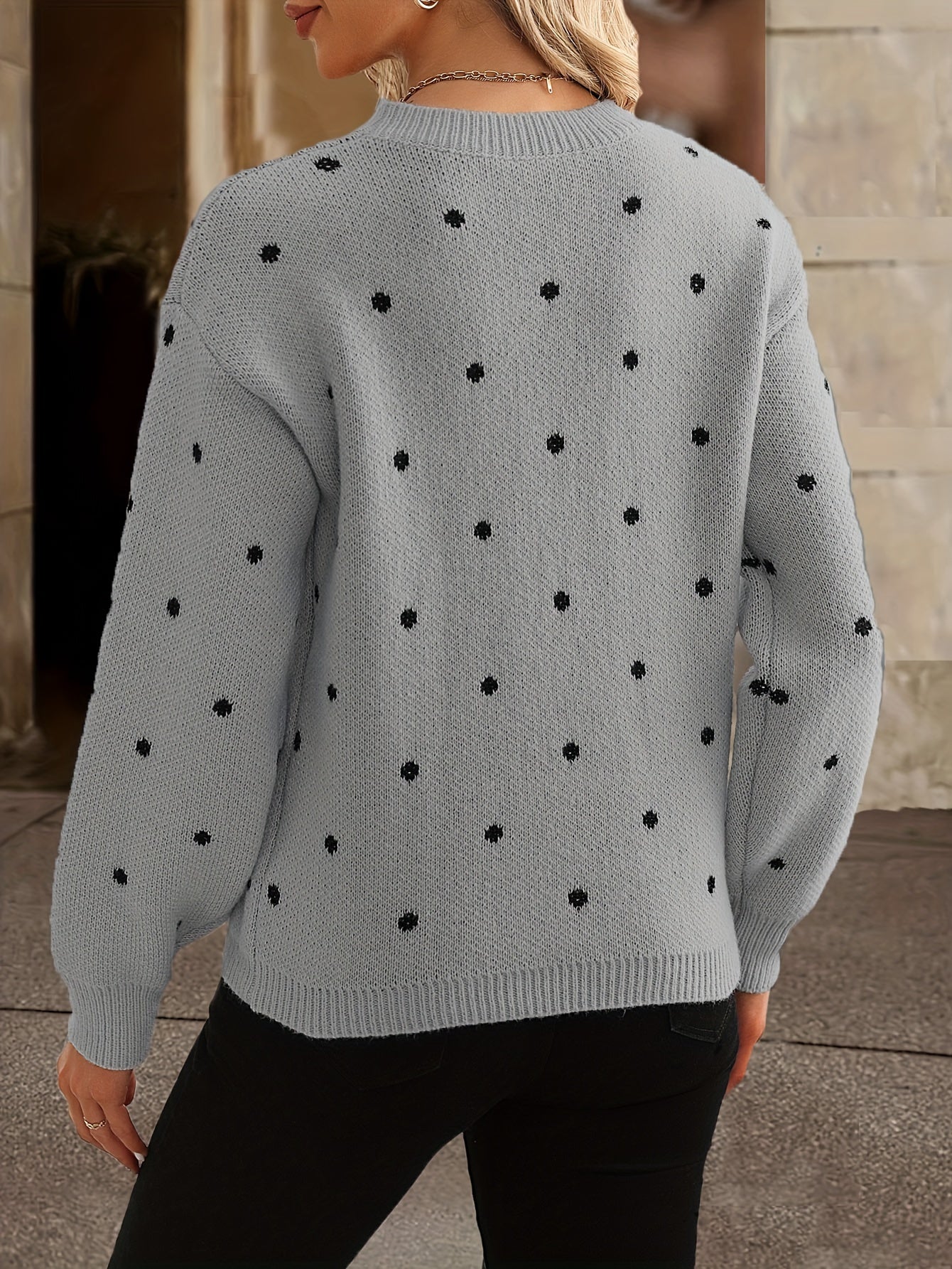 Sweter damski w kropki z okrągłym dekoltem, elegancki styl