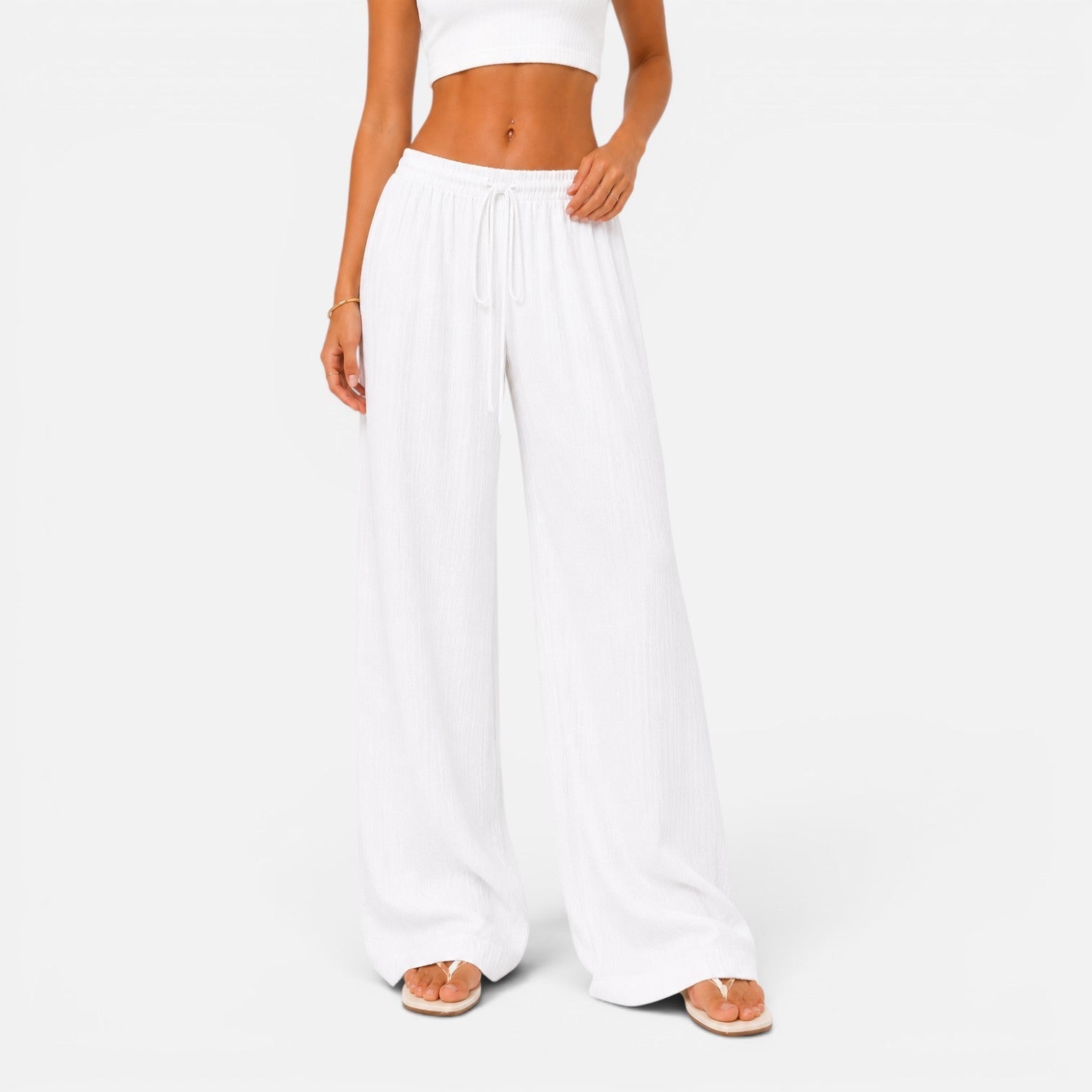 Szerokie spodnie damskie w kolorze białym, comfort fit – Diamila Moda