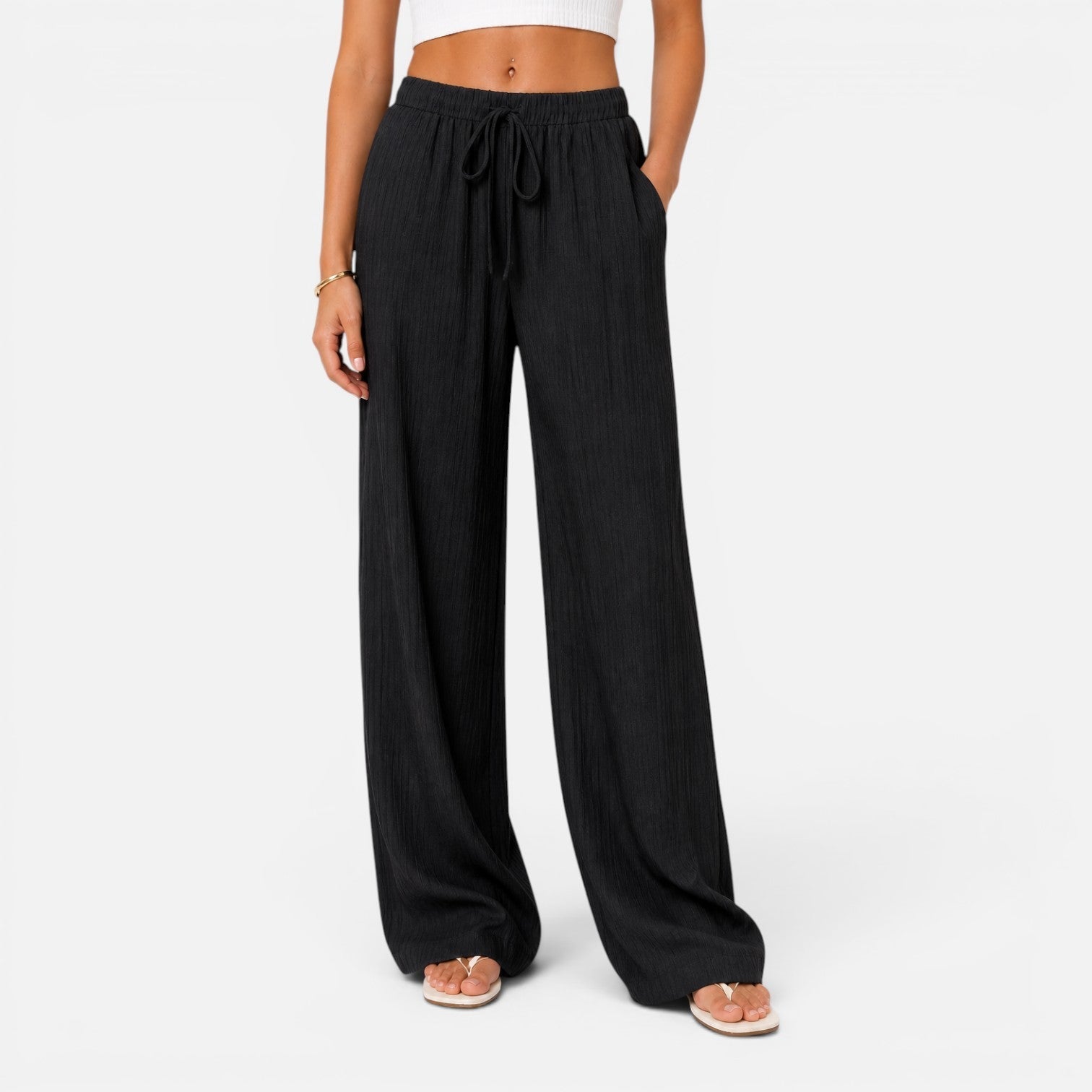Szerokie spodnie damskie w kolorze czarnym, comfort fit – Diamila Moda